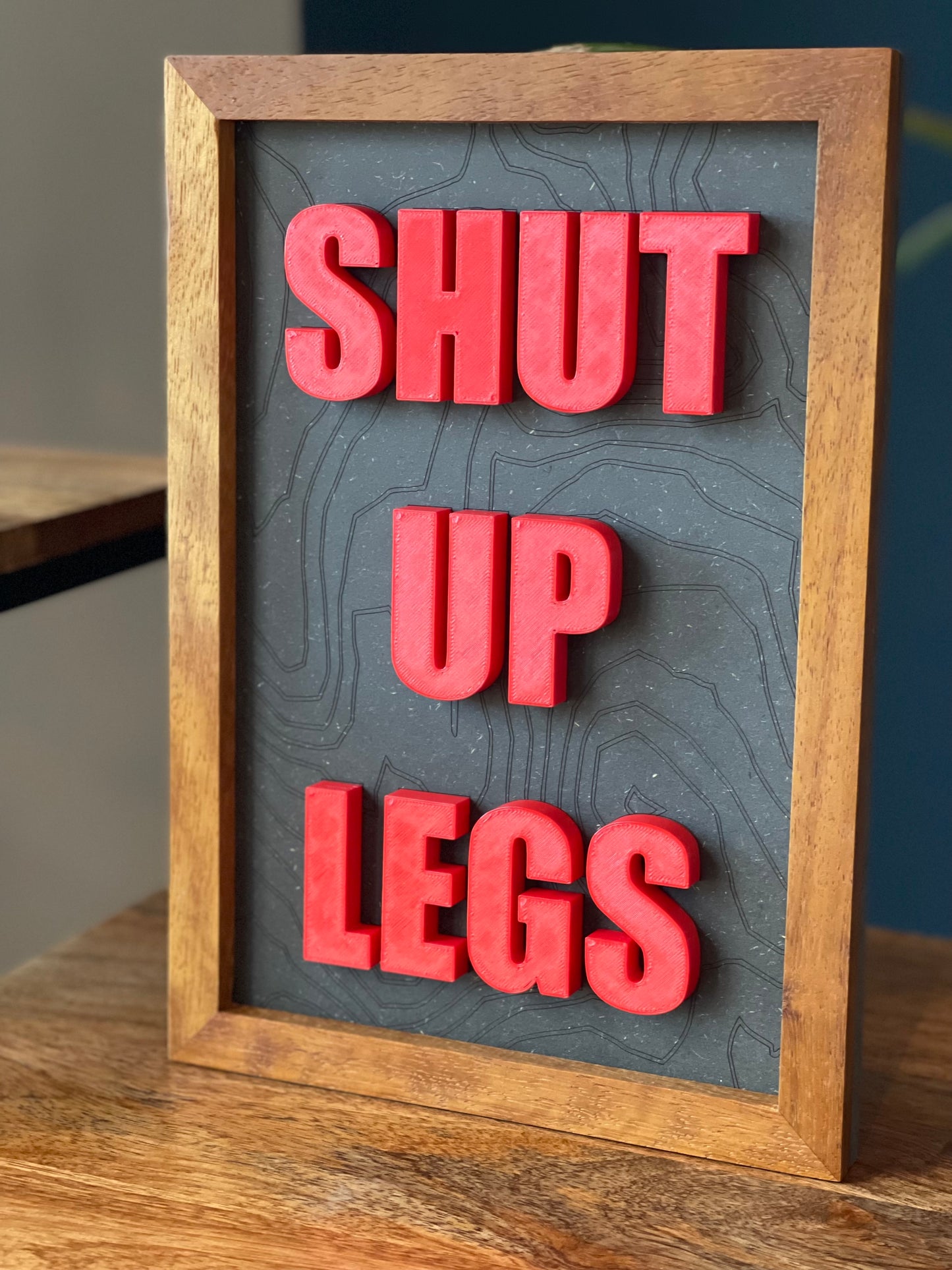SHUT UP LEGS - Señales 3D